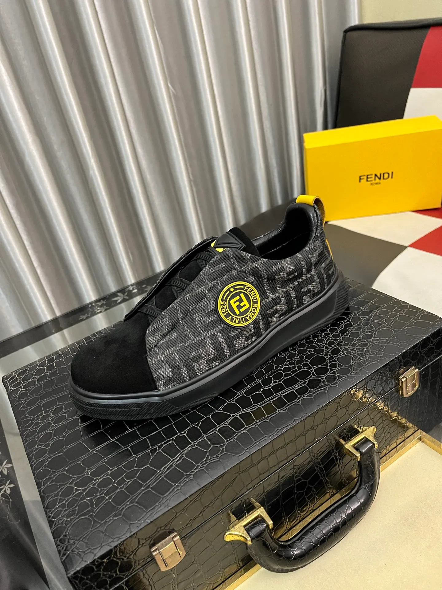 Men's shoes 💰400⌚️⌚️【FENDI】The latest high-end men's shoes in Hong Kong! Original quality. The upper is made of imported cowhide material and cowhide lining! Super comfortable on the foot, original wear-resistant outsole, luxurious, fashionable, casual and versatile! Size: 38-442️⃣Colors available